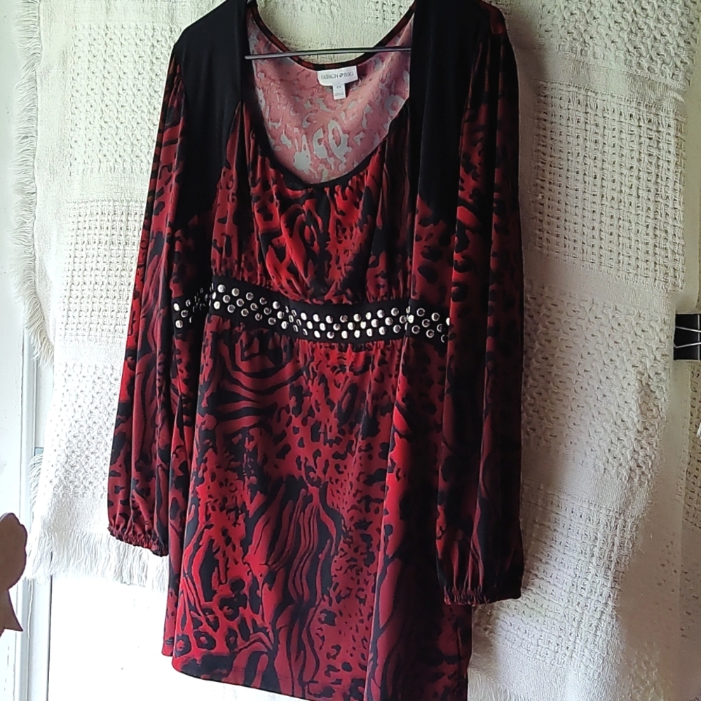 Red Black Fashion Bug 2X Top Metal Accents Leopard Cheetah Print